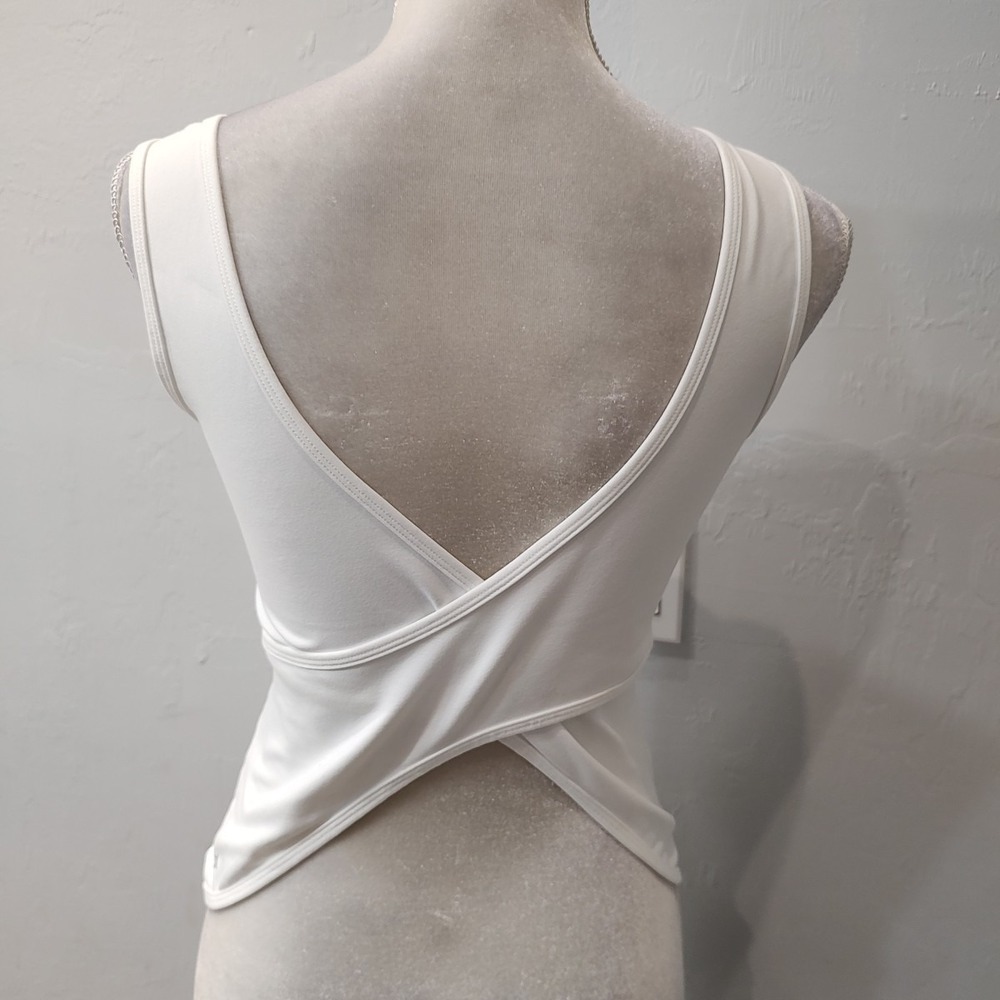 HALARA White Cross Back Crop Top Sz Medium Long Athleisure Built Bra Light Pad - Picture 2 of 9